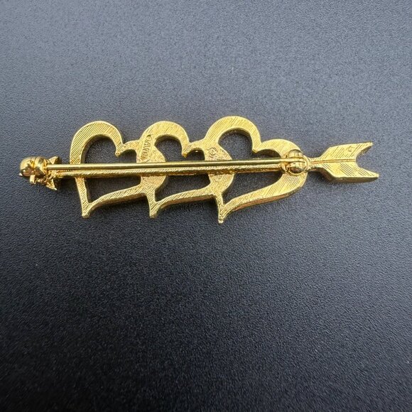 Gold Tone Avon Triple Heart Arrow Brooch With Rhinestone Accents Vintage Jewelry - Picture 4 of 6